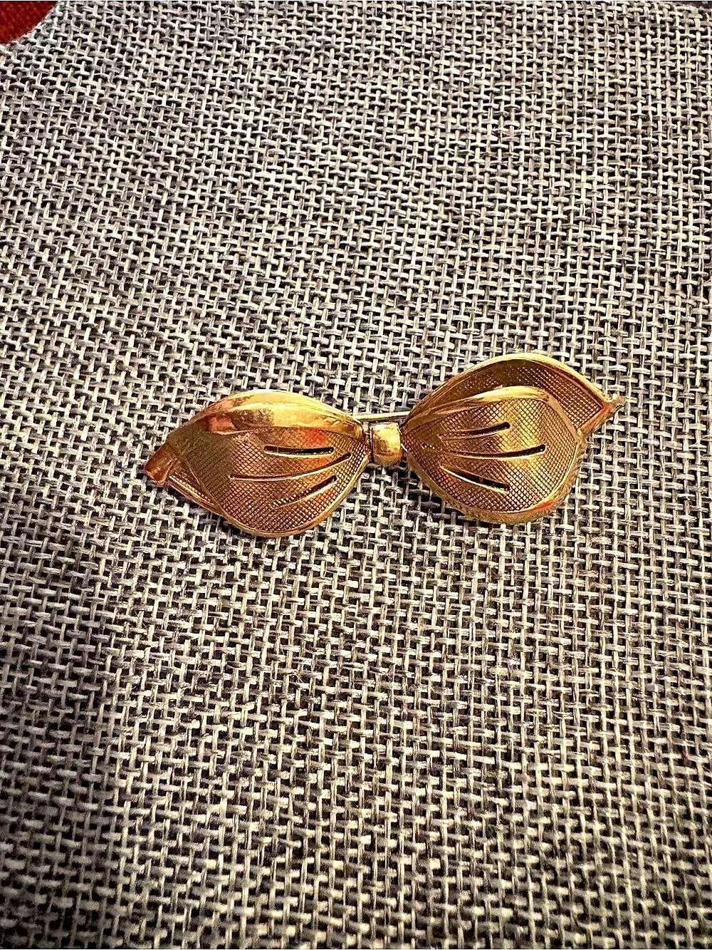 Vintage Gold-Tone Bow Brooch Like New